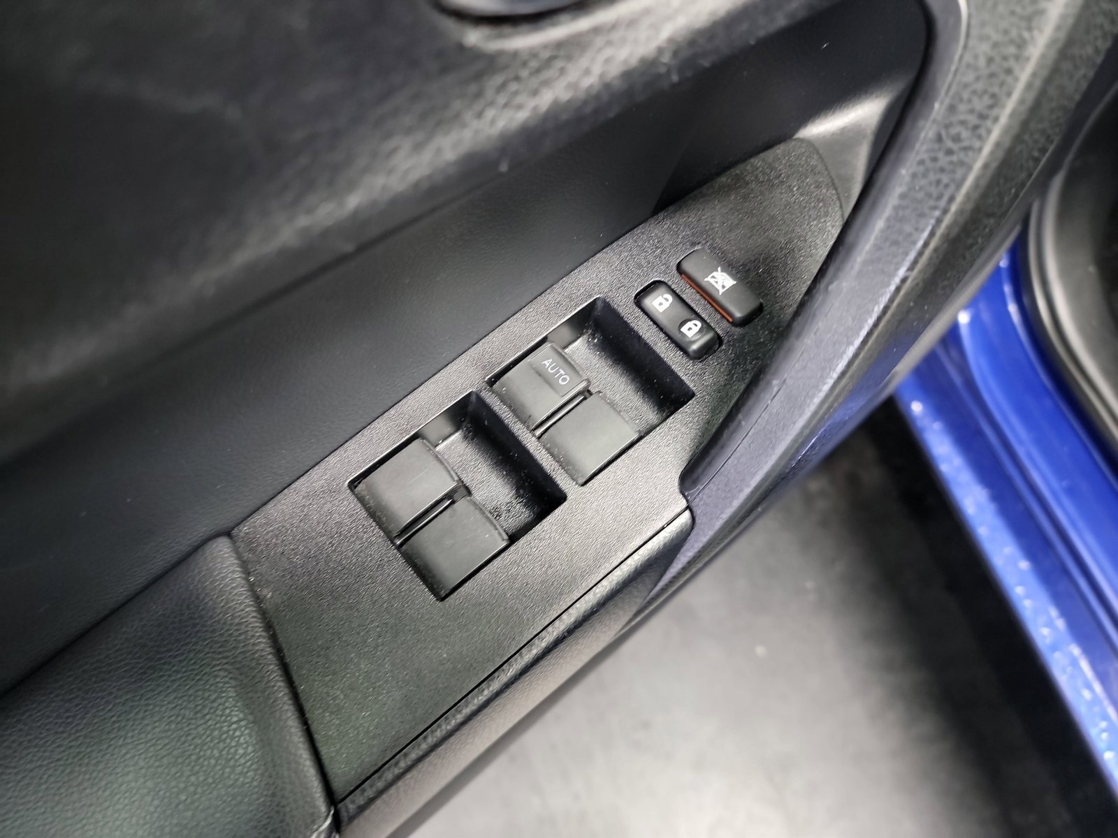 Used 2017 Toyota Corolla SE FWD image 14