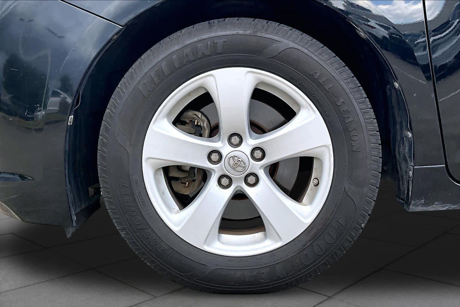 Used 2015 Toyota Sienna LE FWD image 11