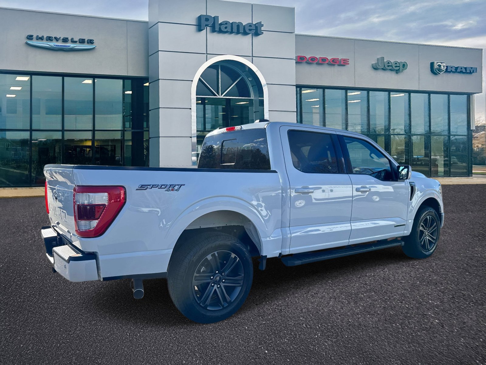 Used 2022 Ford F150 Lariat w/ Equipment Group 502A High AWD/4WD image 2