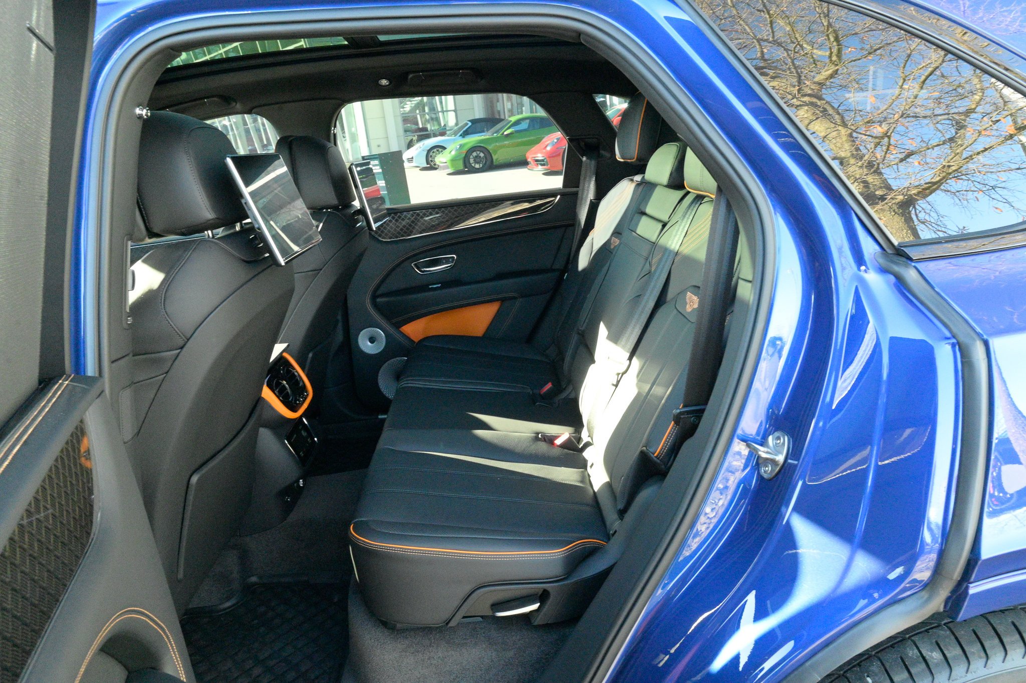 Used 2025 Bentley Bentayga image 37