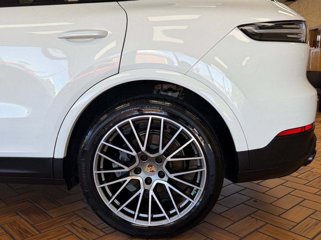 Used 2023 Porsche Cayenne AWD/4WD image 13
