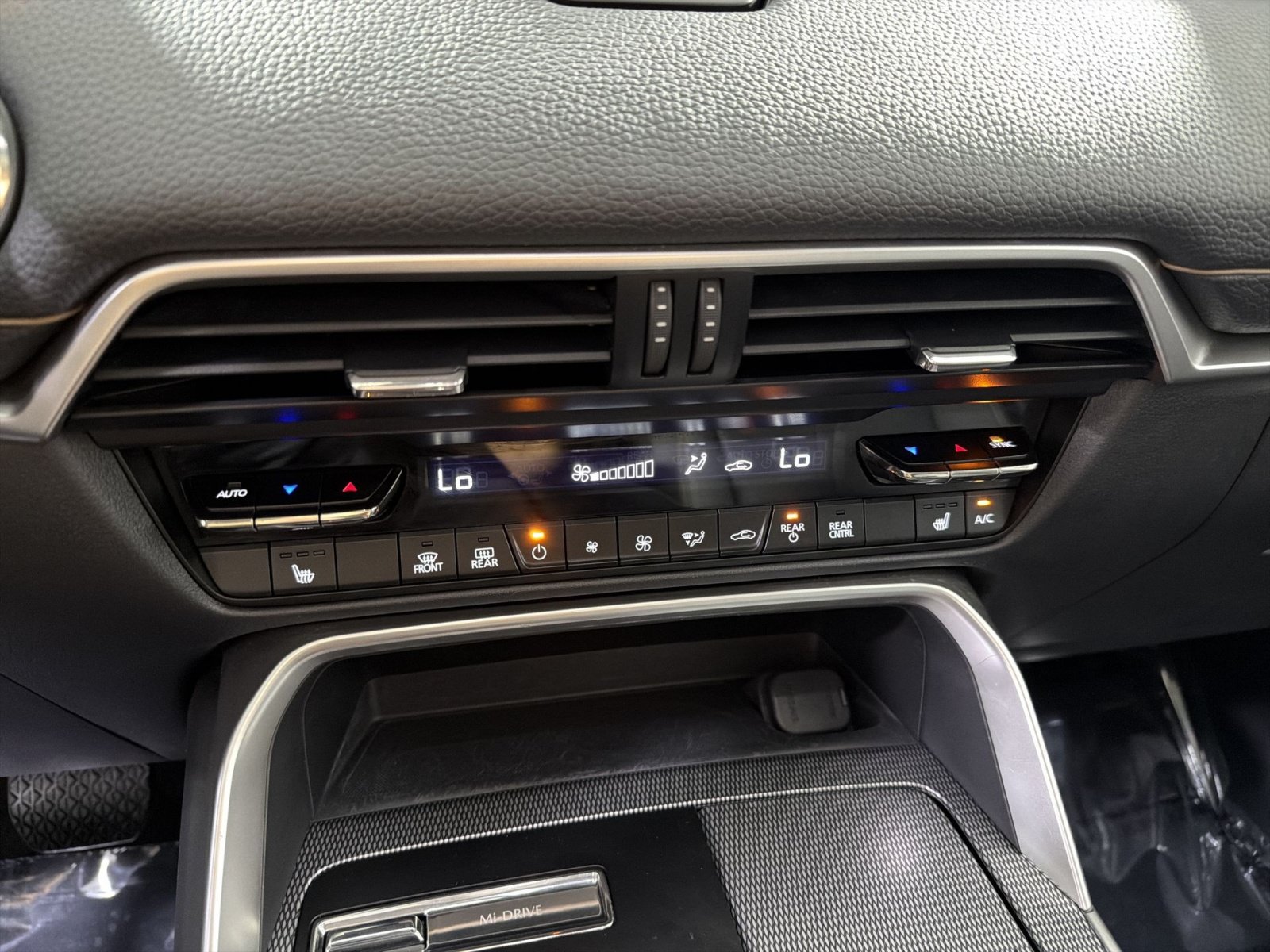 Used 2024 MAZDA CX-90 Plug-In Hybrid w/ Preferred AWD/4WD image 22