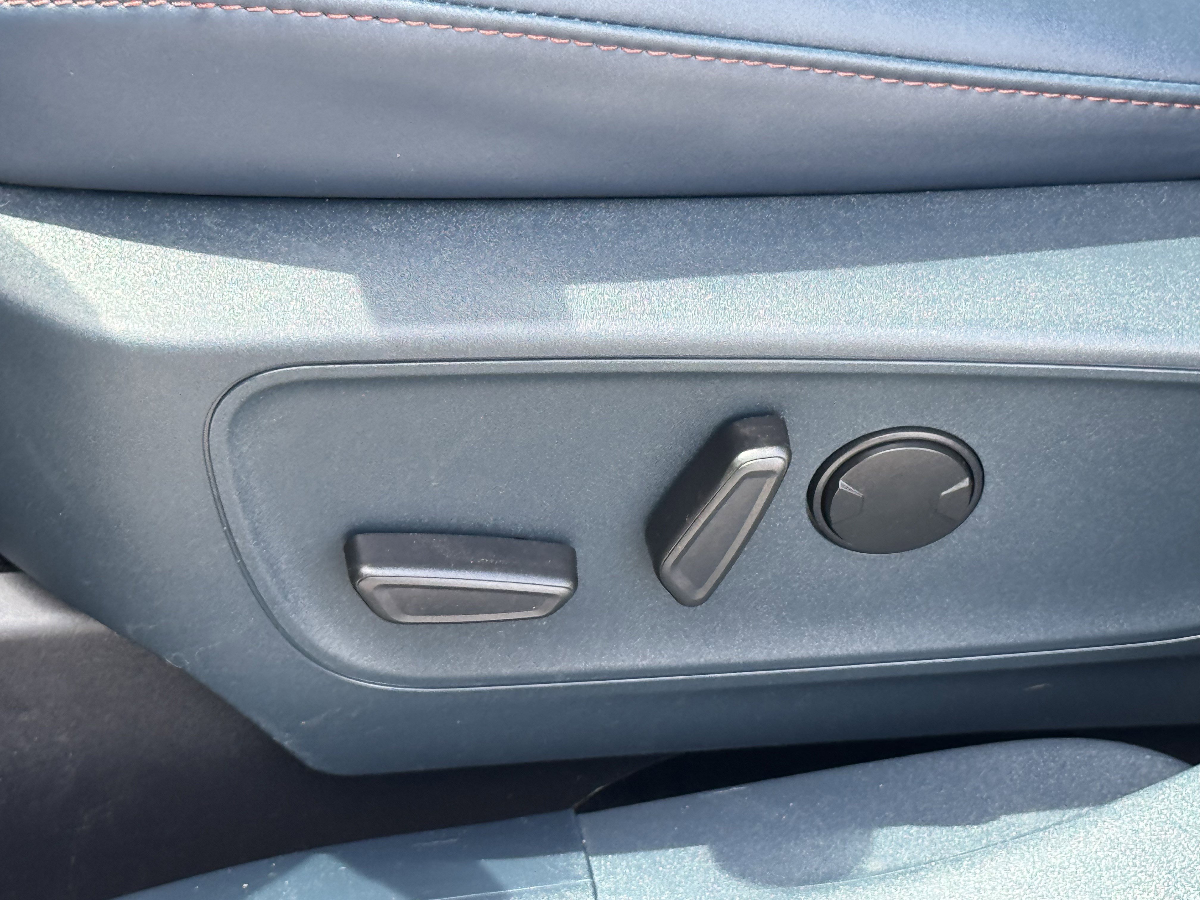 Used 2025 Ford Maverick Lariat image 28