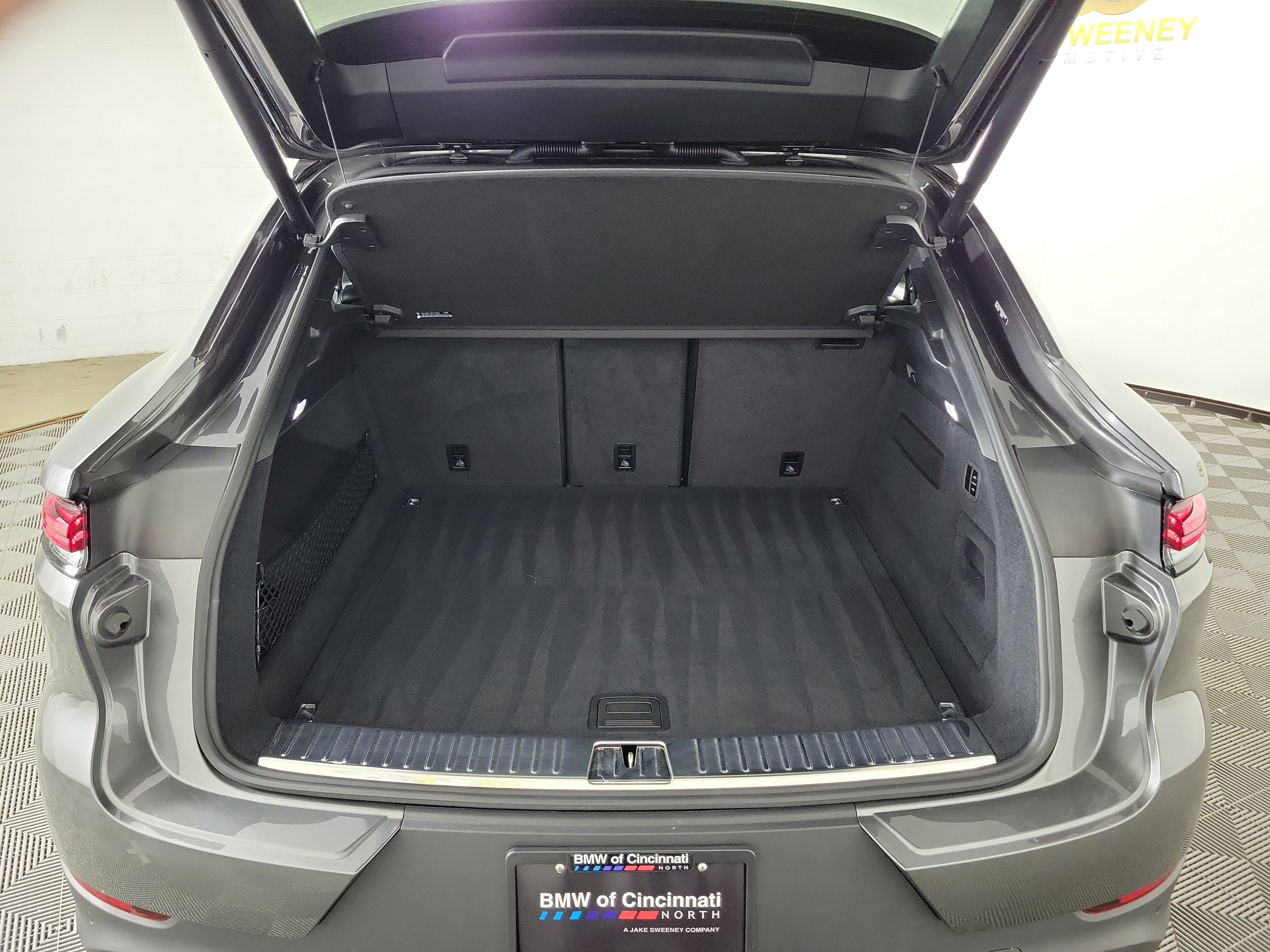 Used 2024 Porsche Cayenne Coupe AWD/4WD image 25