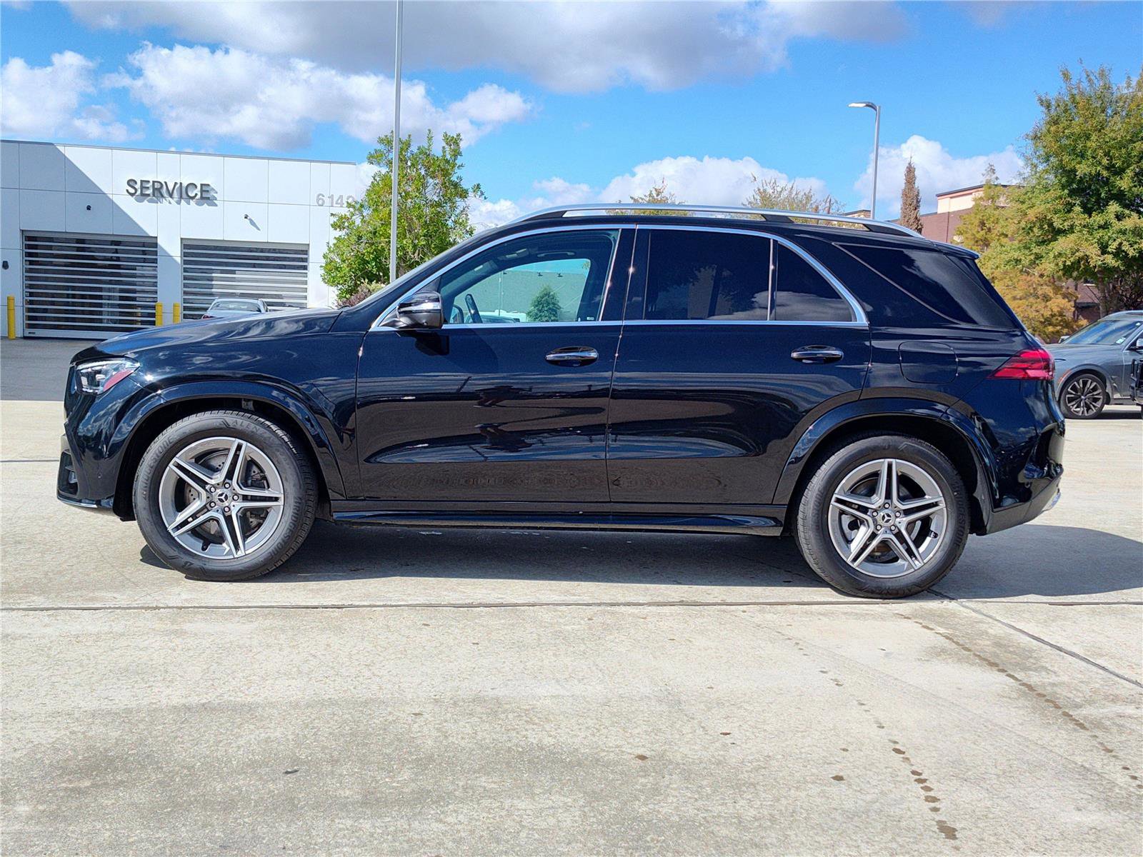 Used 2024 Mercedes-Benz GLE 450e 4MATIC image 3