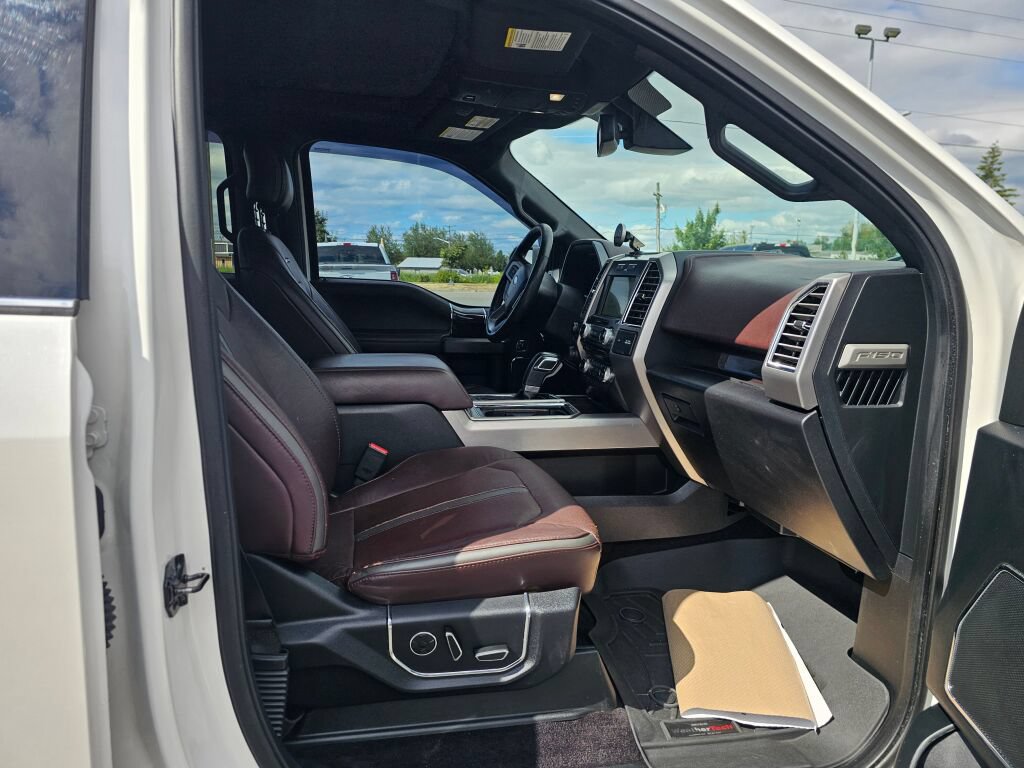 Used 2016 Ford F150 Platinum w/ Equipment Group 701A Luxury AWD/4WD image 15