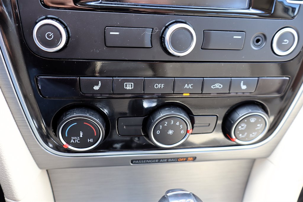 Used 2014 Volkswagen Passat TDI SE FWD image 25