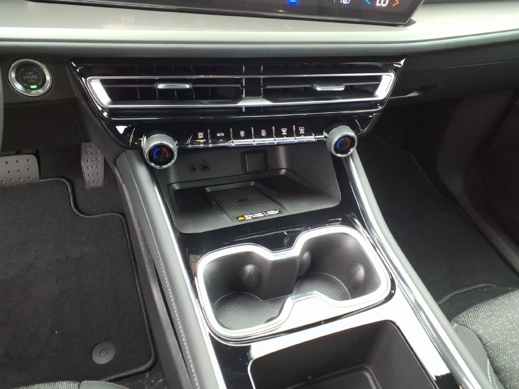New 2027 Chevrolet Traverse LT w/ Sun and Wheel Package FWD image 28