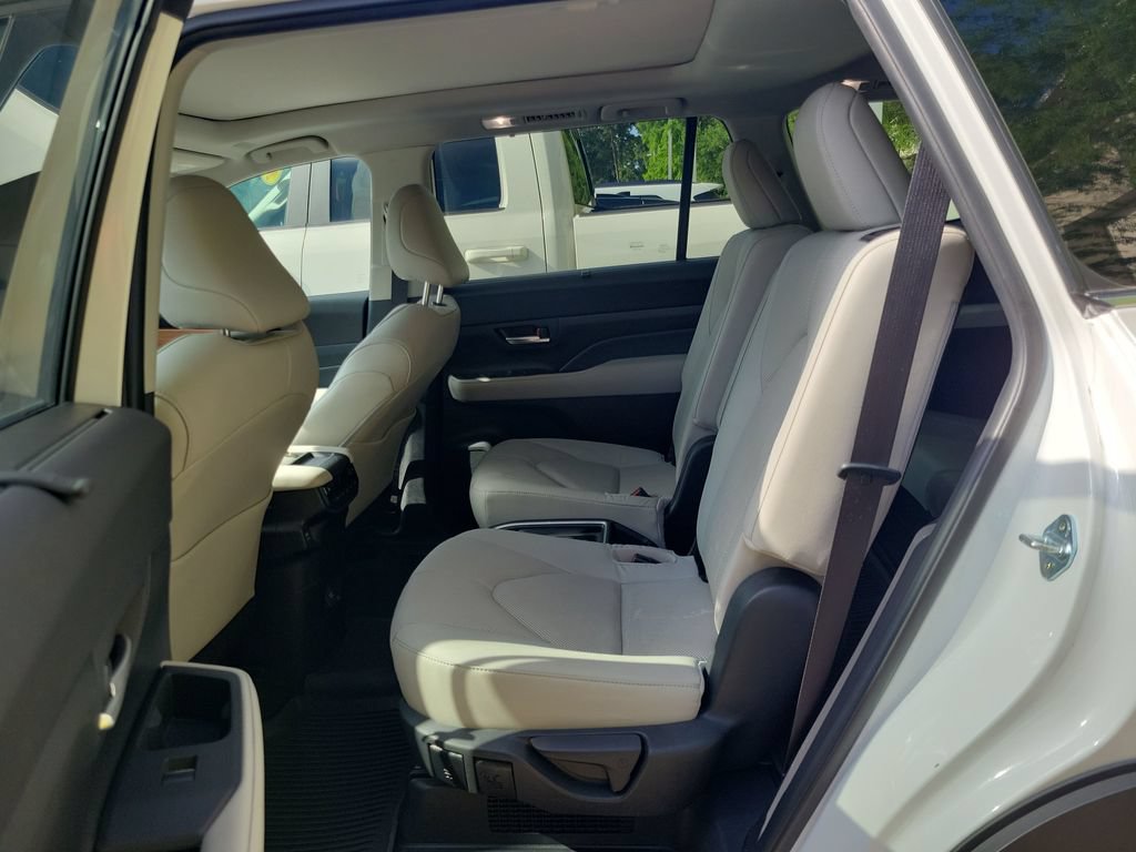 Used 2025 Toyota Grand Highlander AWD Hybrid image 34