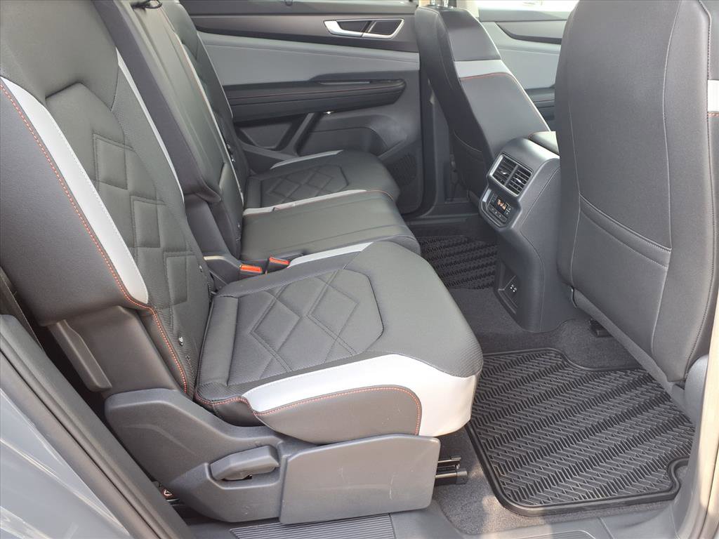 Certified 2025 Volkswagen Atlas Peak Edition SE image 14