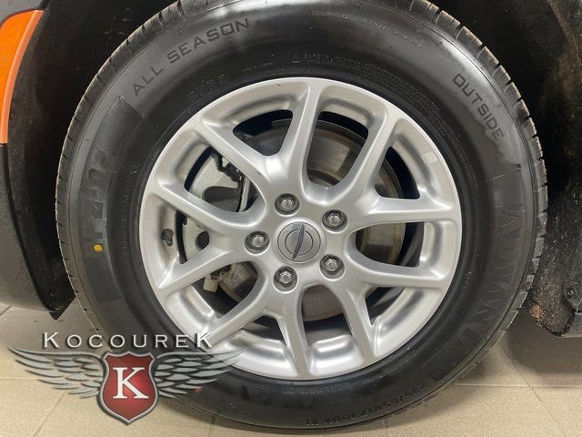 Used 2023 Chrysler Pacifica Touring-L image 7