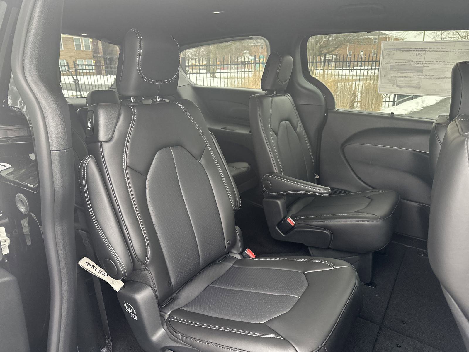 New 2025 Chrysler Pacifica Select image 16