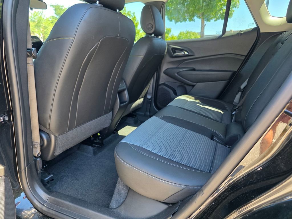 Used 2025 Chevrolet Trax LT w/ Driver Confidence Package FWD image 28