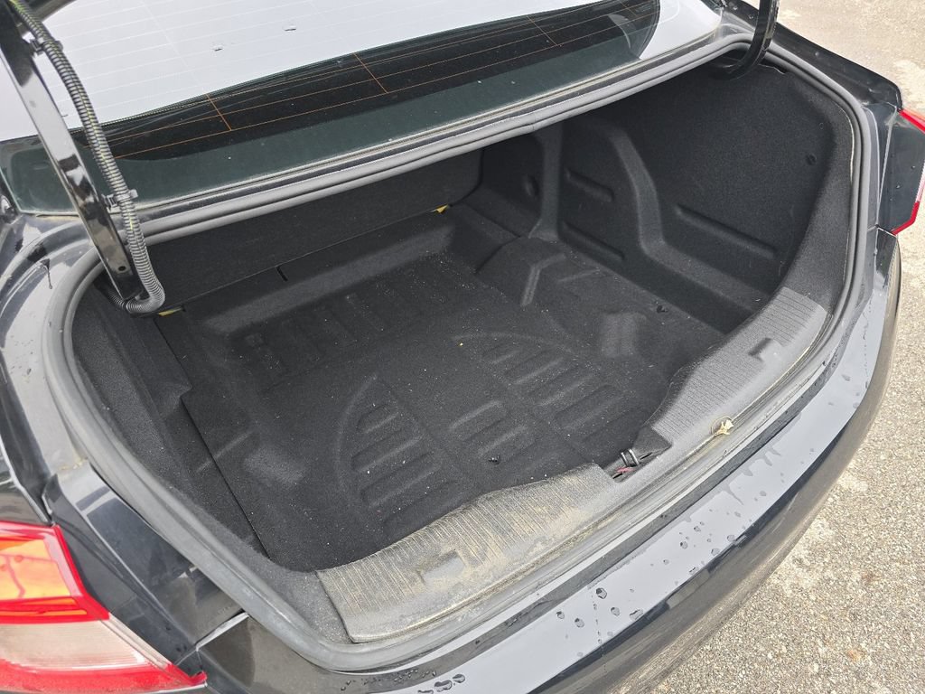 Used 2018 Chevrolet Cruze LS FWD image 12