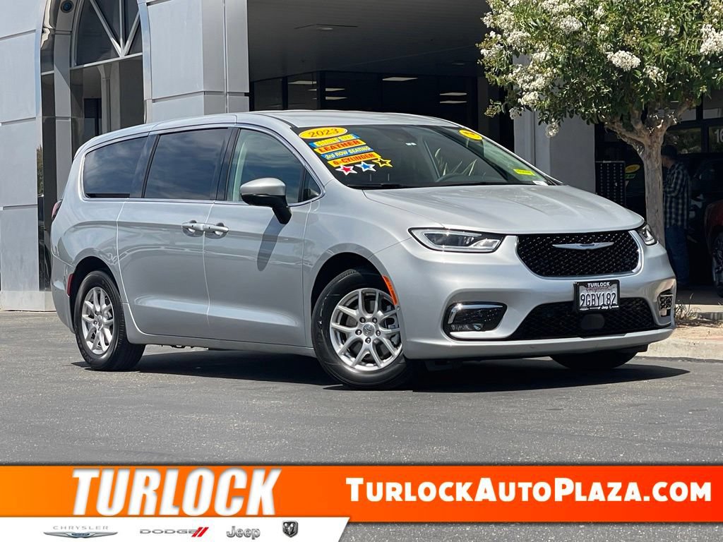 Used 2023 Chrysler Pacifica Touring-L FWD video 1