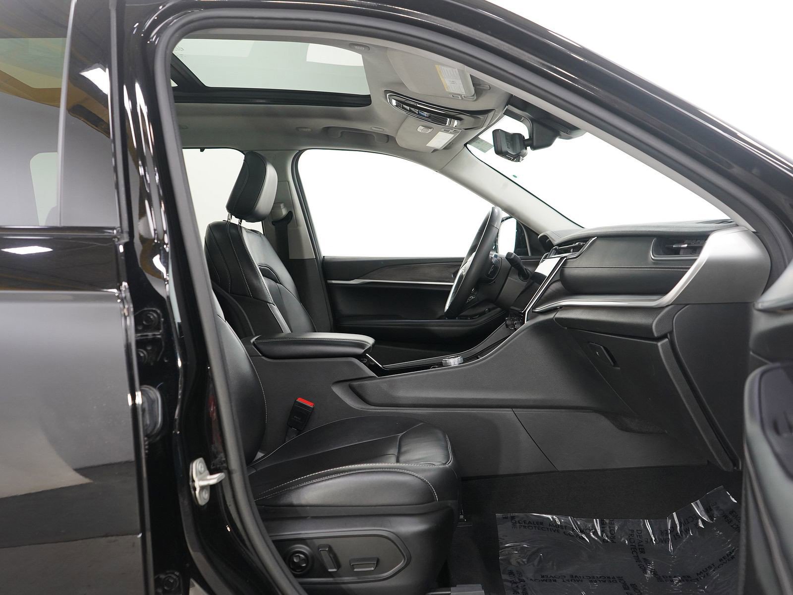 Used 2023 Jeep Grand Cherokee L Limited w/ Luxury Tech Group II image 11