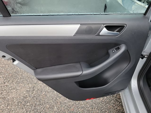 Used 2014 Volkswagen Jetta SE FWD image 16