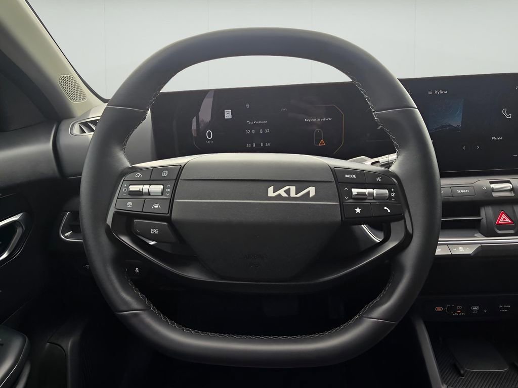 Used 2025 Kia K4 EX image 16