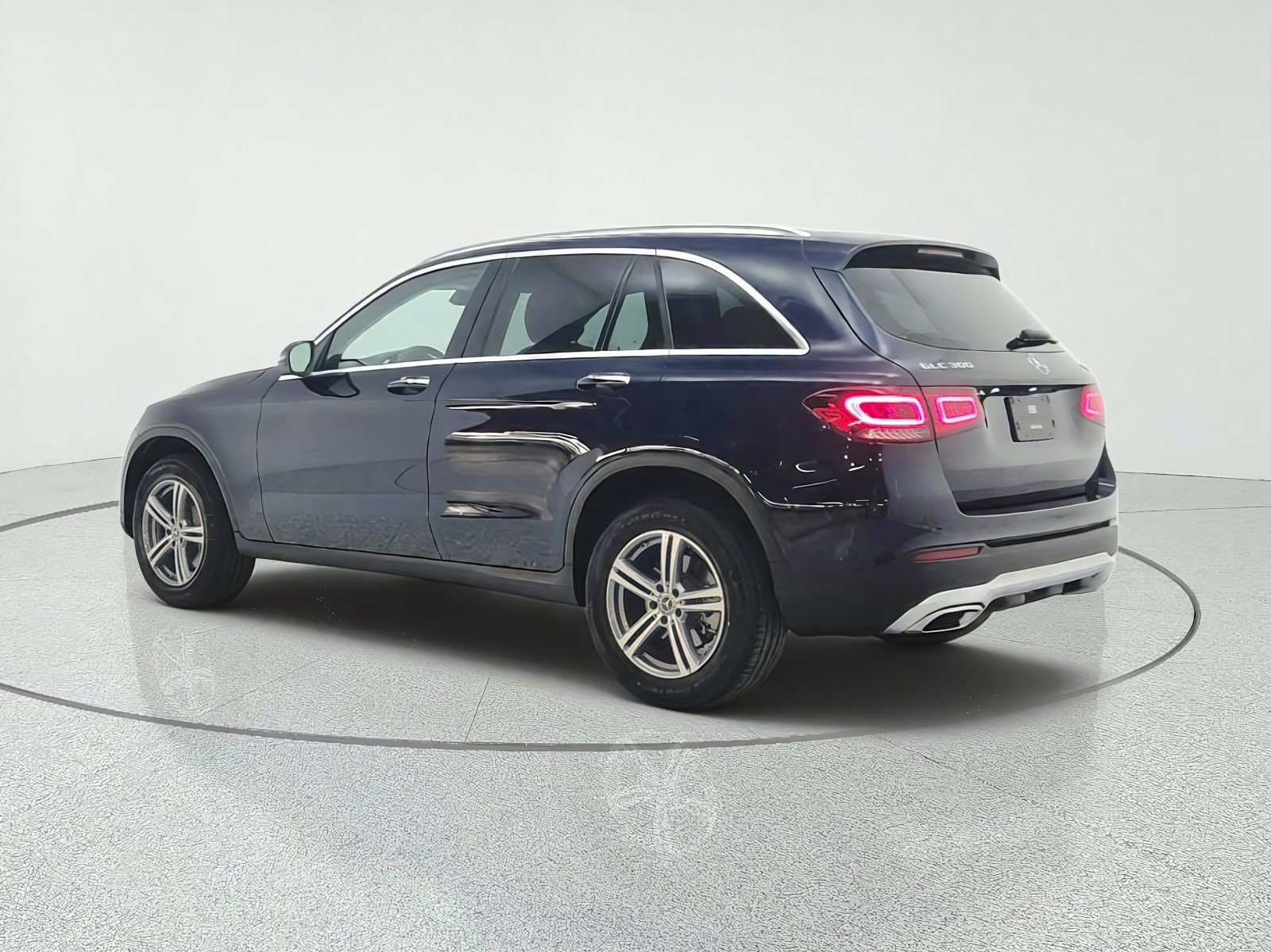 Certified 2022 Mercedes-Benz GLC 300 4MATIC w/ Premium Package Lite image 7