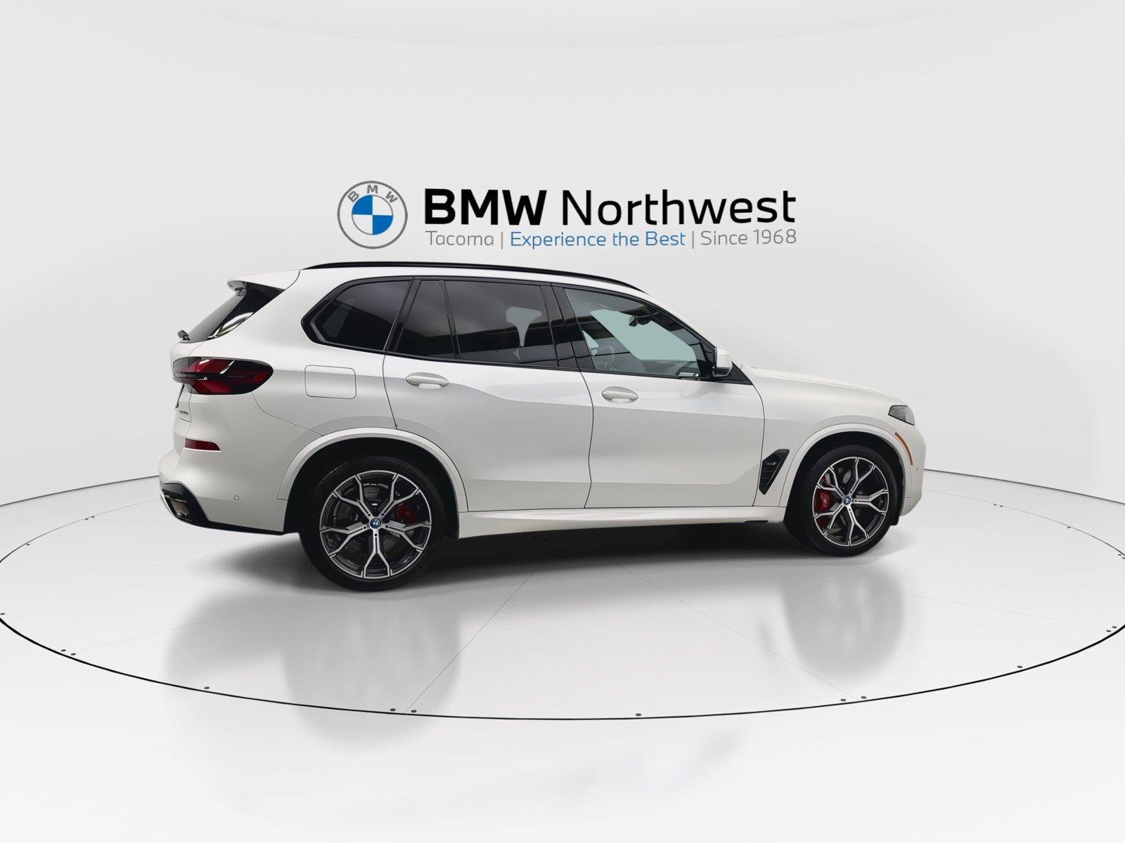 Used 2024 BMW X5 xDrive50e w/ M Sport Package AWD/4WD image 4