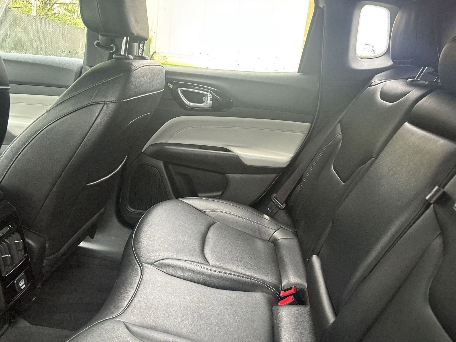 Used 2025 Jeep Compass Limited image 8