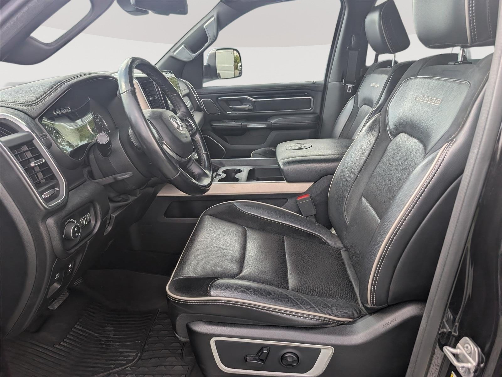 Used 2019 RAM 1500 Laramie AWD/4WD image 18