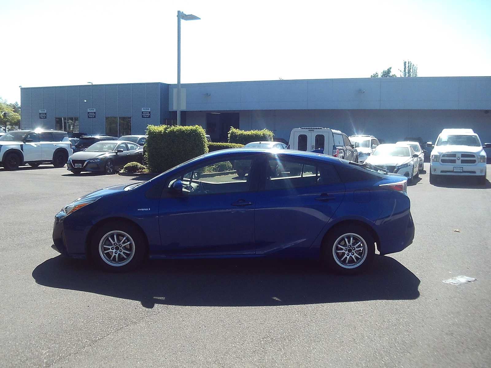 Used 2017 Toyota Prius Two FWD image 2