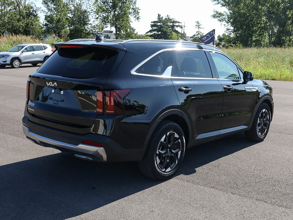 Certified 2025 Kia Sorento S w/ Panoramic Sunroof Package FWD image 8