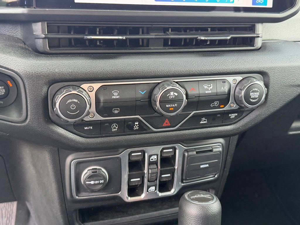 Used 2025 Jeep Gladiator Sport AWD/4WD image 23