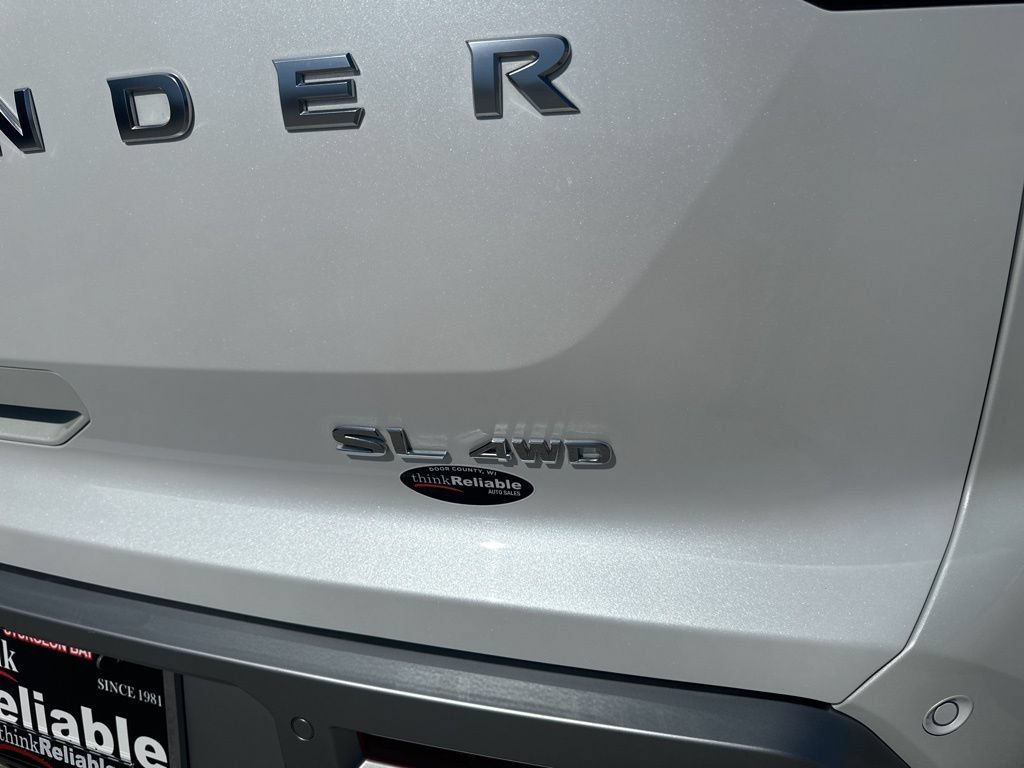 Used 2025 Nissan Pathfinder SL AWD/4WD image 18