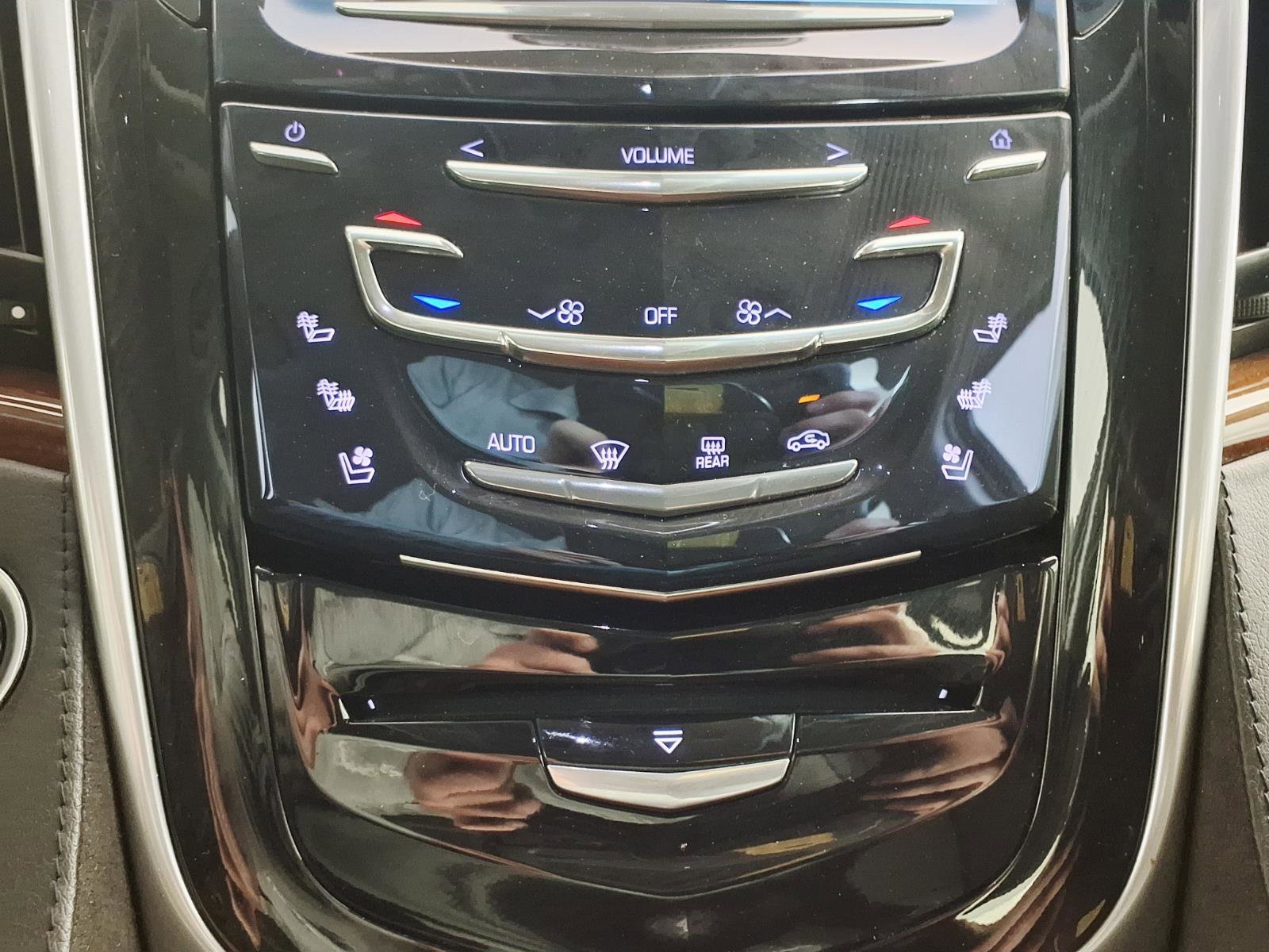 Used 2019 Cadillac Escalade Premium Luxury AWD/4WD image 20