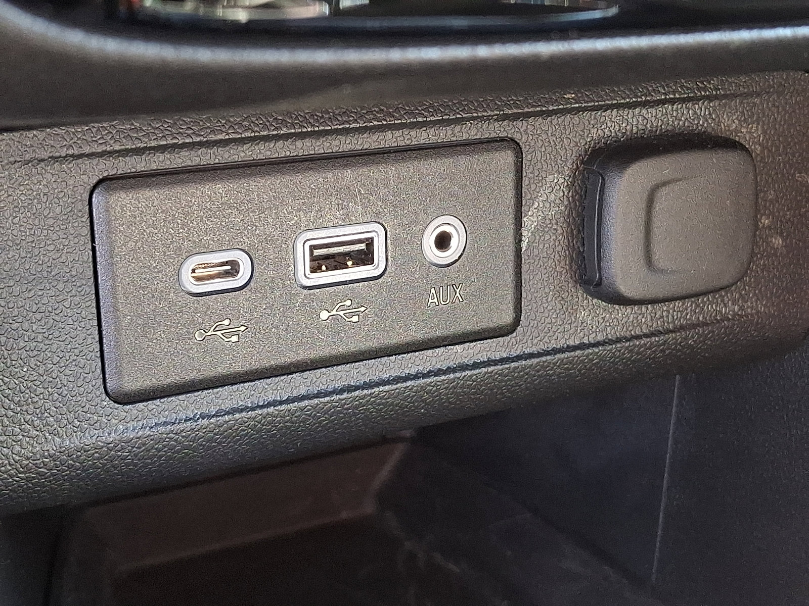 Used 2021 Buick Encore GX Essence w/ Sport Touring Package image 30