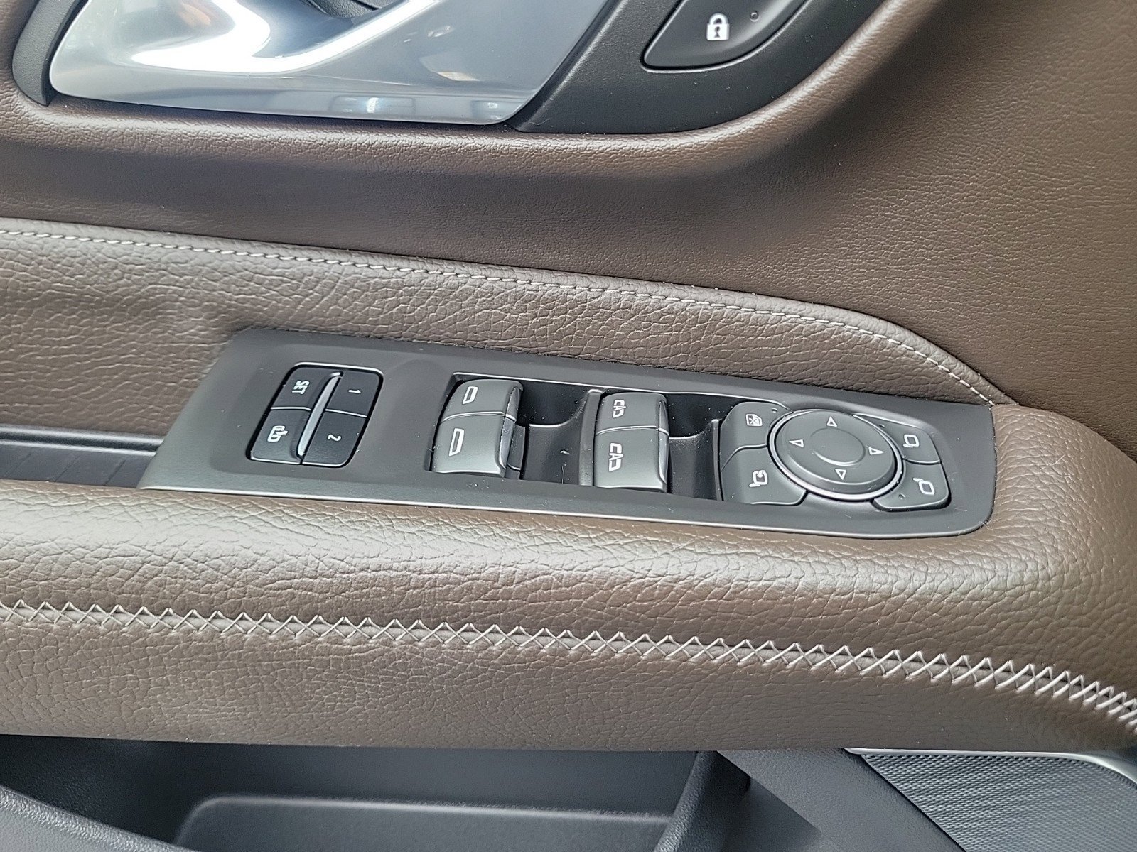 Used 2023 GMC Yukon Denali RWD image 30