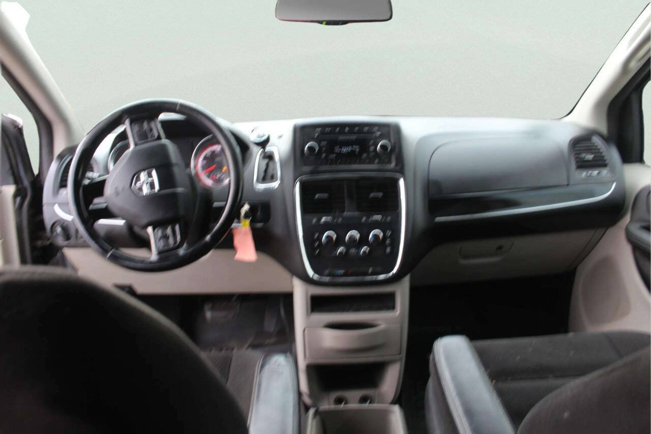 Used 2014 Dodge Grand Caravan SE FWD image 8