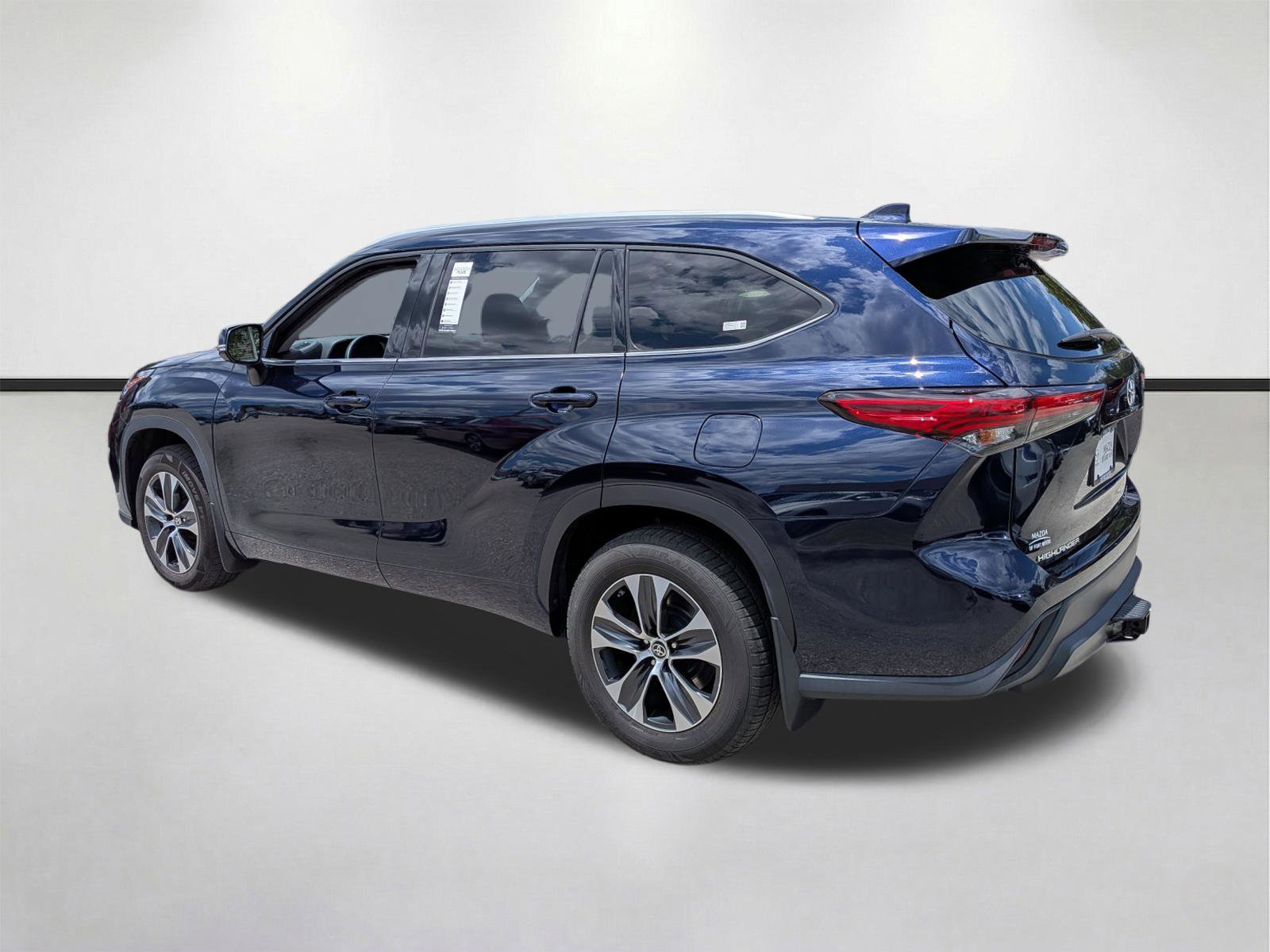 Used 2020 Toyota Highlander XLE AWD/4WD image 6