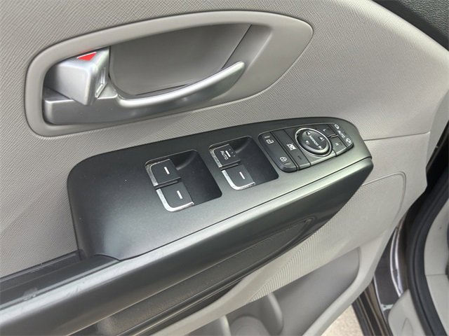 Used 2018 Kia Sedona LX image 22
