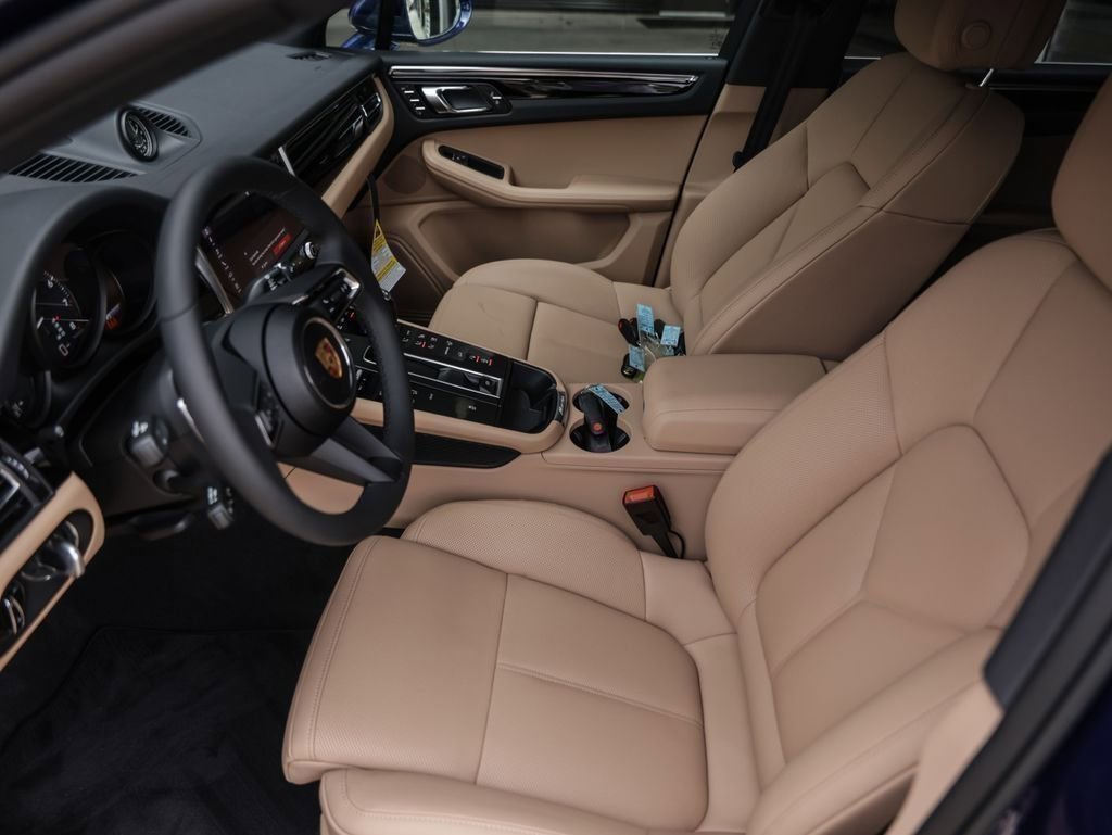 Certified 2025 Porsche Macan image 15