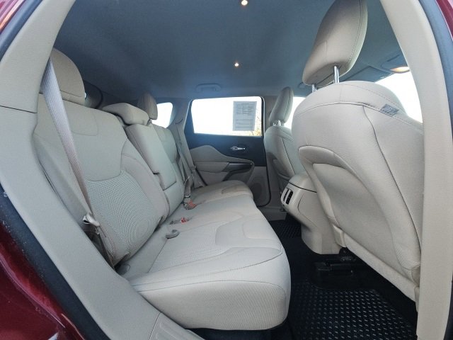 Used 2020 Jeep Cherokee Latitude w/ Cold Weather Group image 10