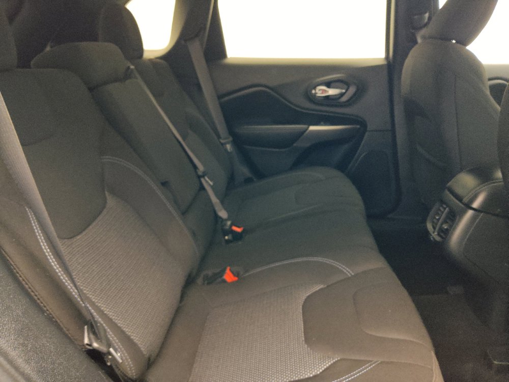 Used 2020 Jeep Cherokee Latitude FWD image 19