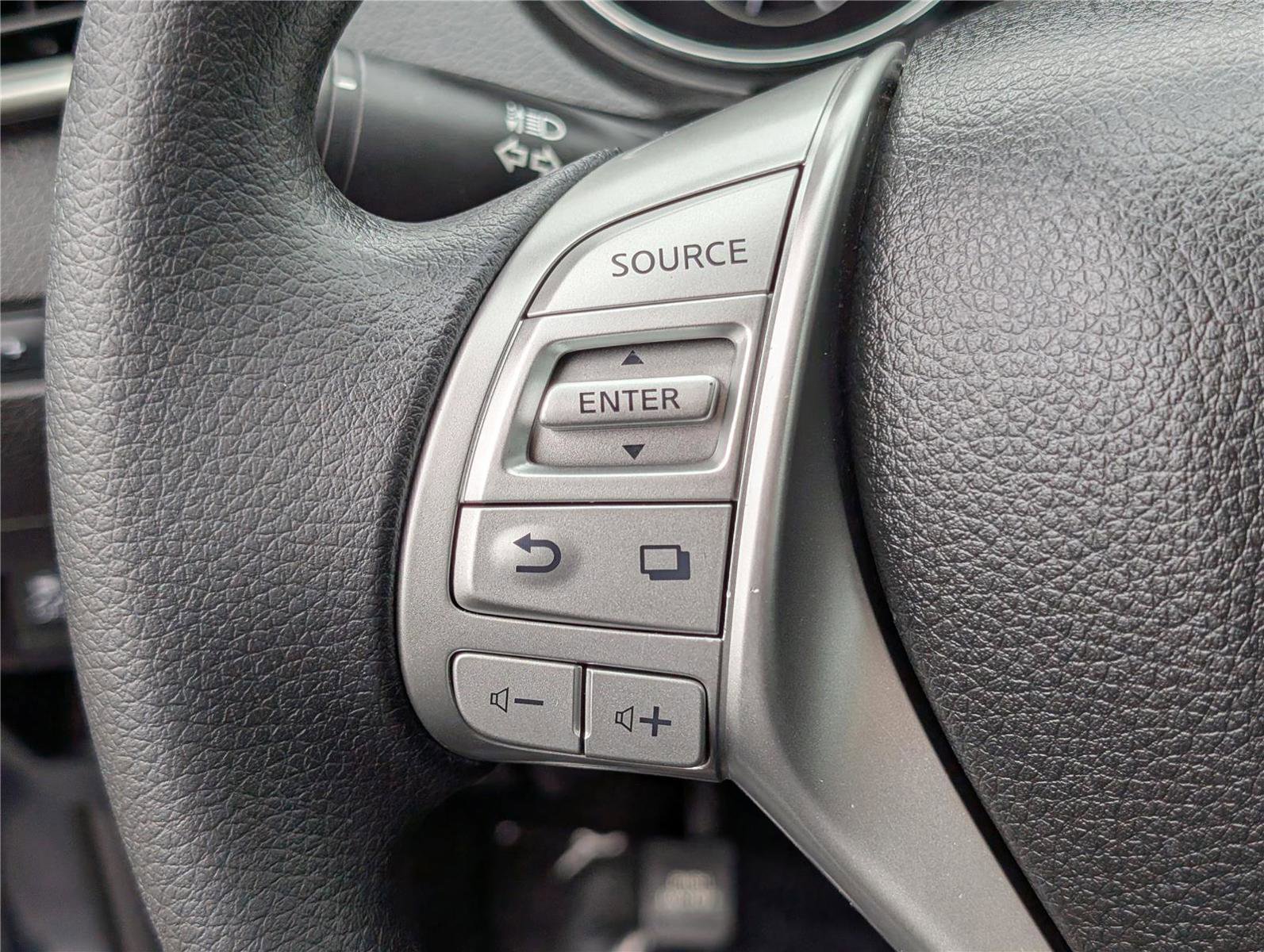 Used 2016 Nissan Rogue SV w/ SV Premium Package image 22