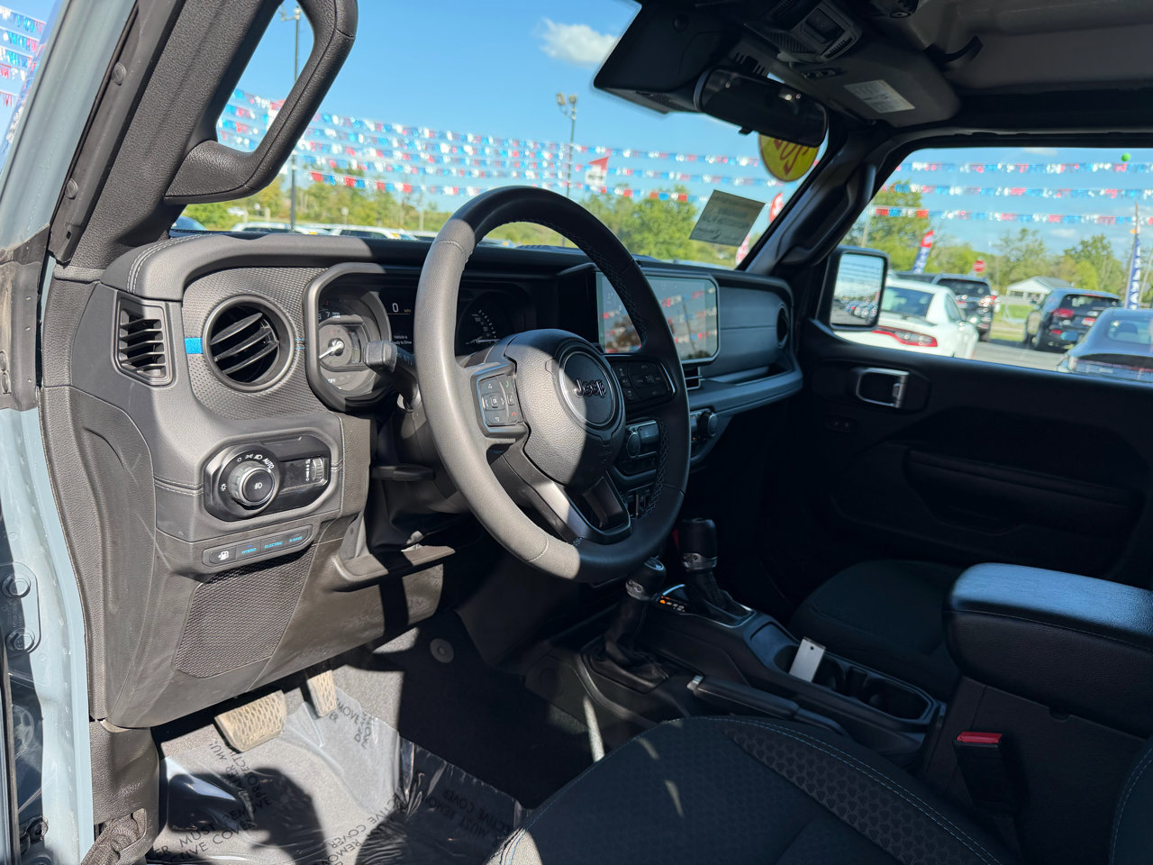 Used 2024 Jeep Wrangler Unlimited Rubicon 4xe image 13