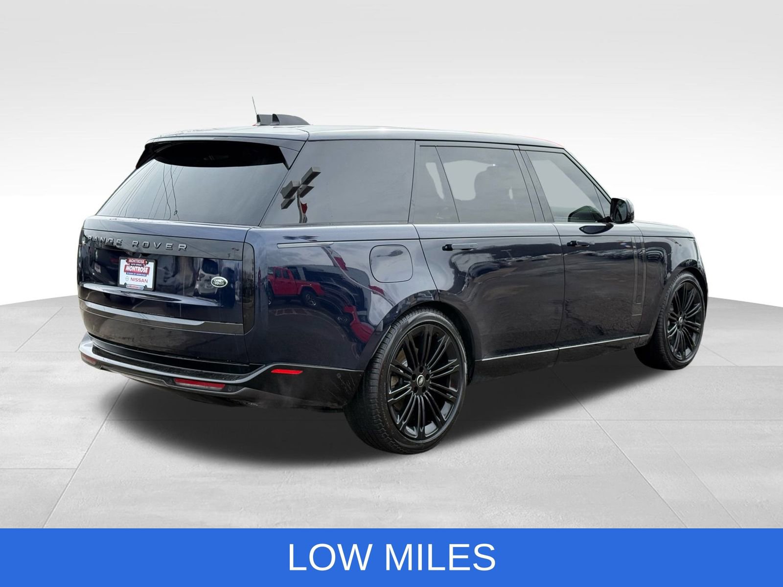 Used 2023 Land Rover Range Rover Long Wheelbase SE image 11
