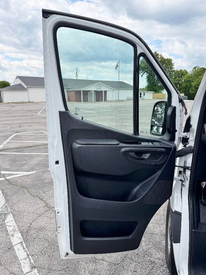 Used 2021 Mercedes-Benz Sprinter 3500 w/ Driver Convenience Package image 9