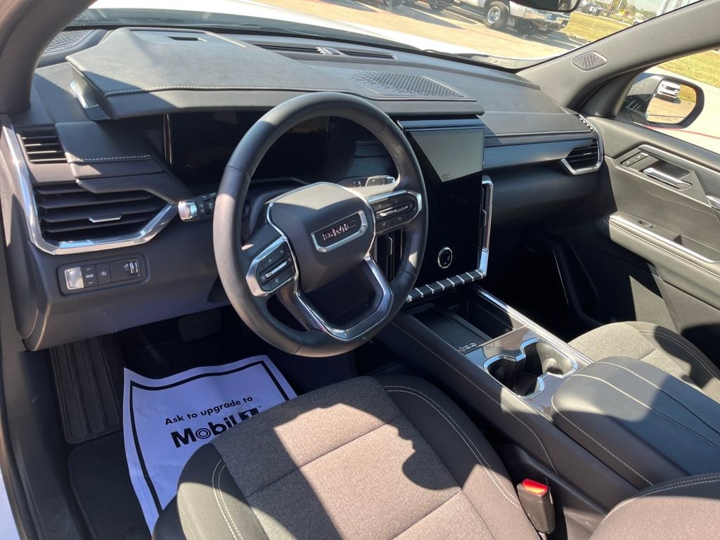 Used 2025 GMC Acadia Elevation image 14