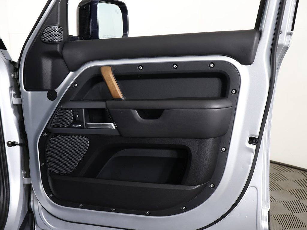 Used 2020 Land Rover Defender 110 X image 28