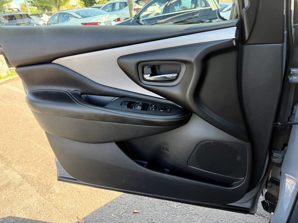 Used 2023 Nissan Murano SV w/ SV Midnight Edition Package AWD/4WD image 19