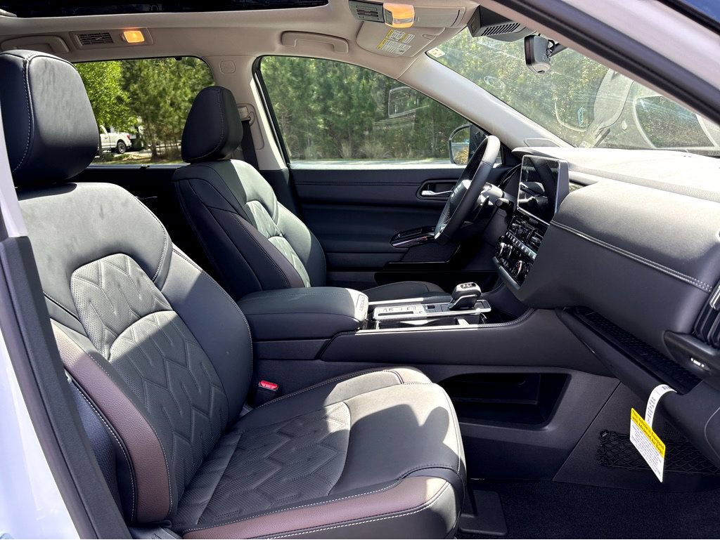 New 2026 Nissan Pathfinder Platinum FWD image 12