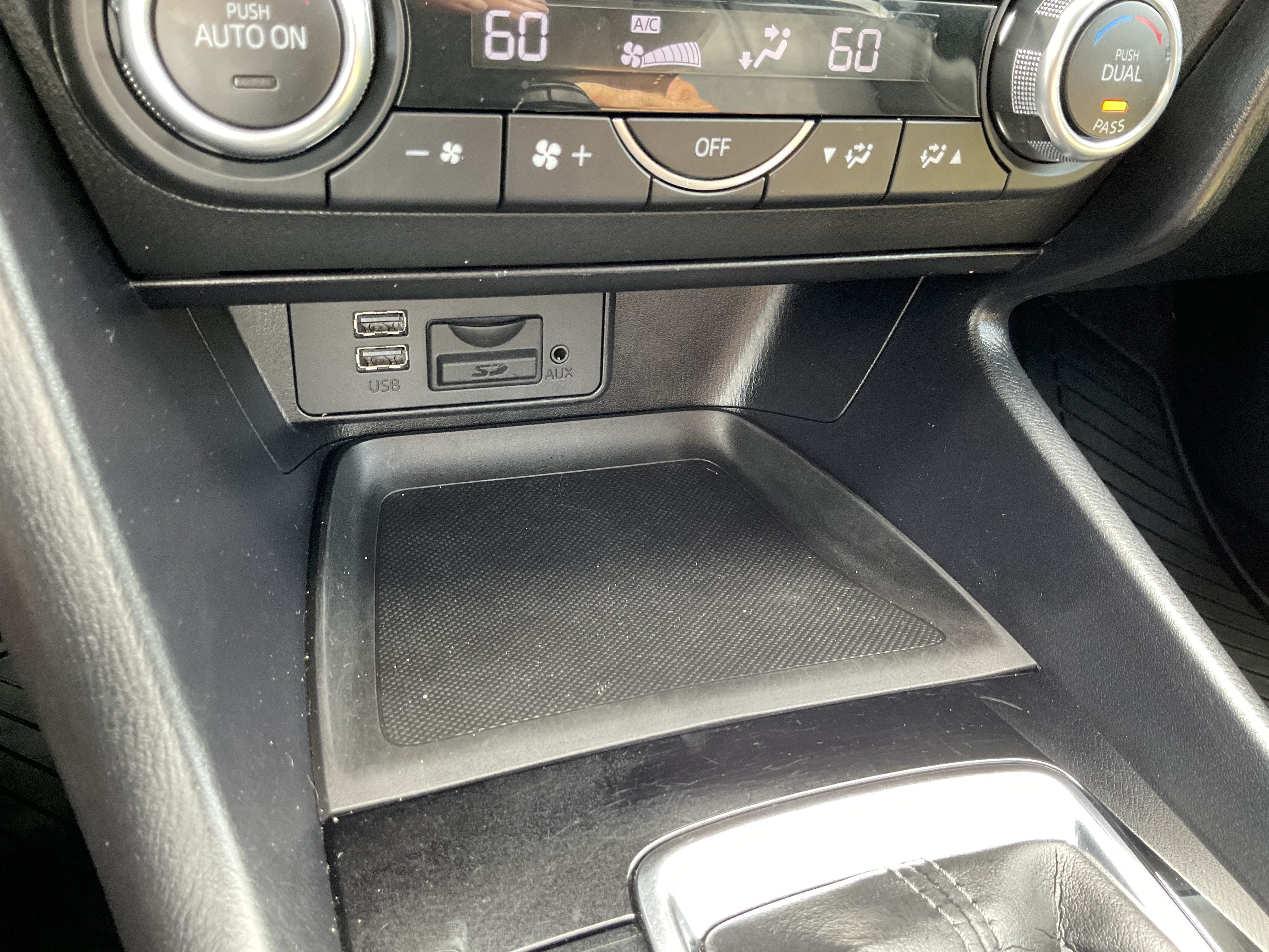 Used 2018 MAZDA MAZDA3 Touring FWD image 19