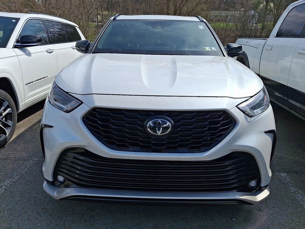 Used 2022 Toyota Highlander XSE image 2