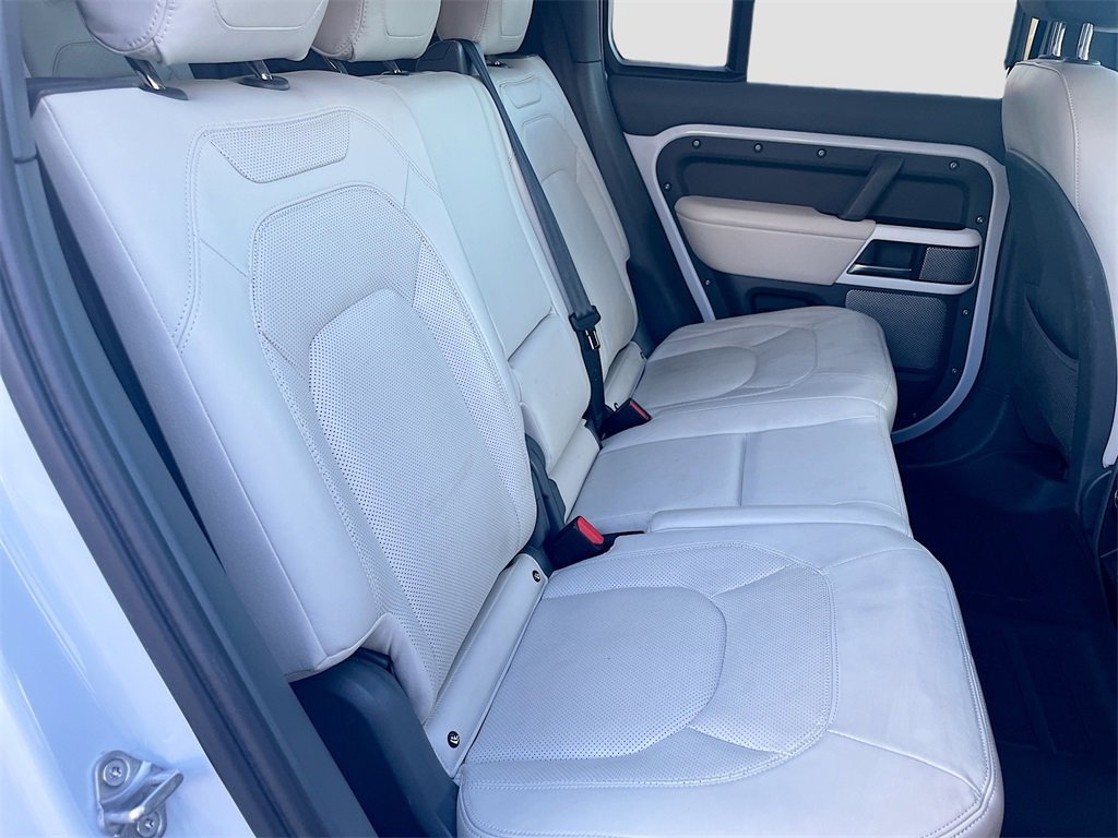 Used 2023 Land Rover Defender 130 SE image 30